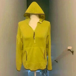 Carve Designs Medium lightweight pullover